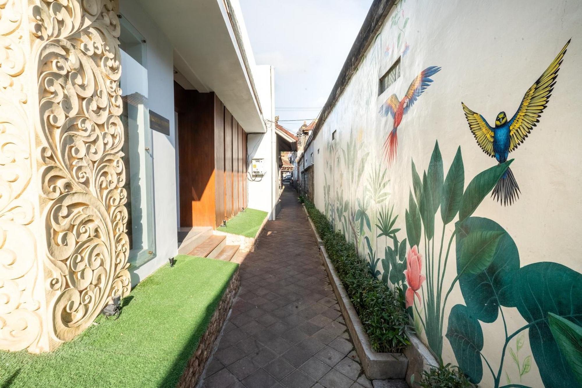 Mahesa Suites Seminyak Exterior photo